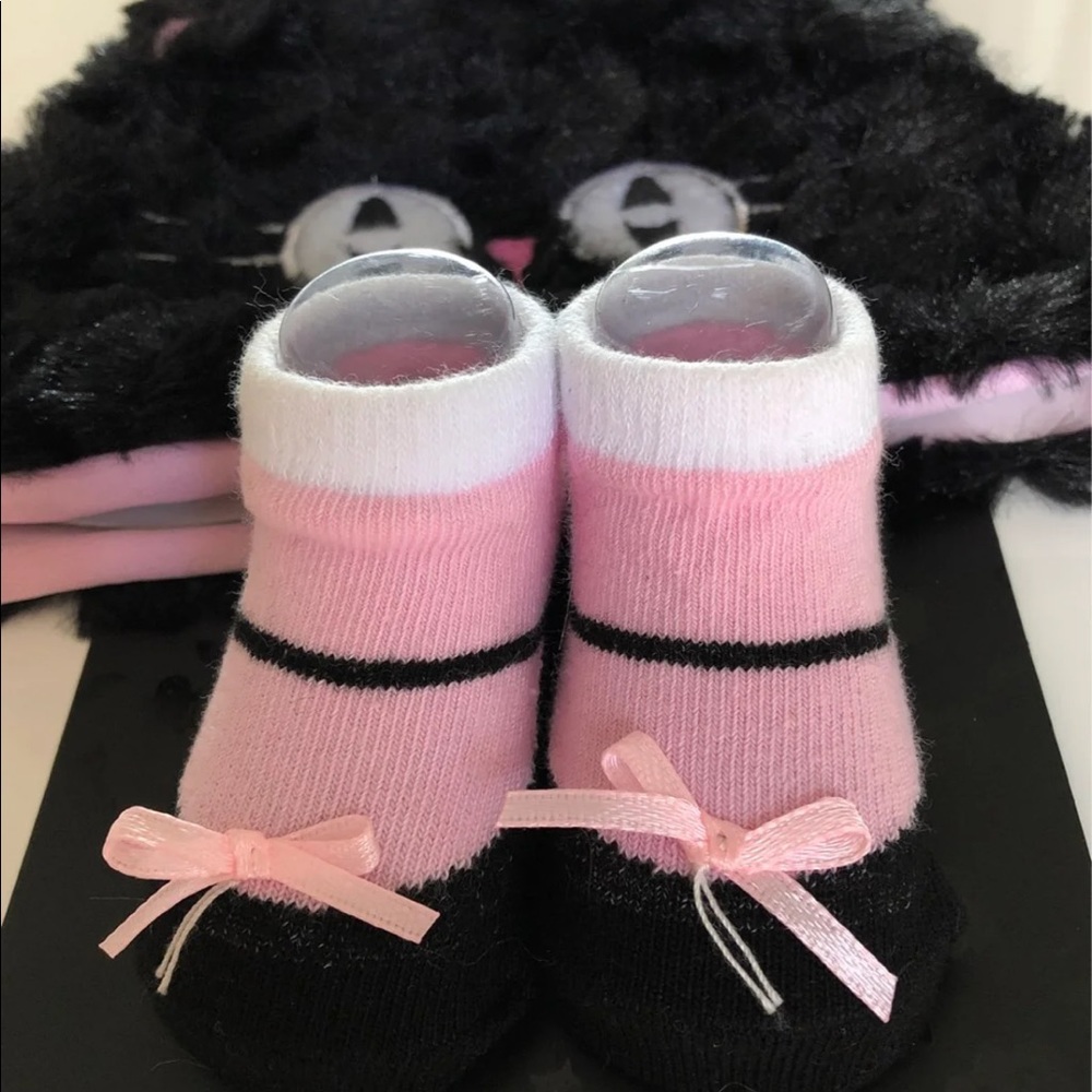 Hat & Booties Set - Picture 6 of 7